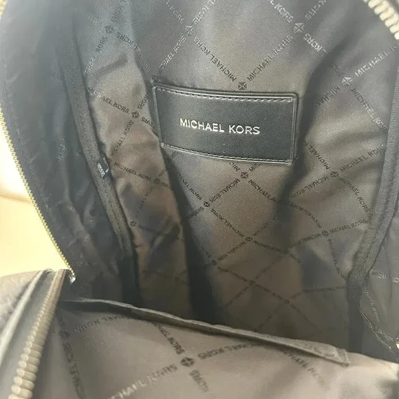 Michael Kors MK Cooper Logo Sling Pack Black - Picture 6 of 9